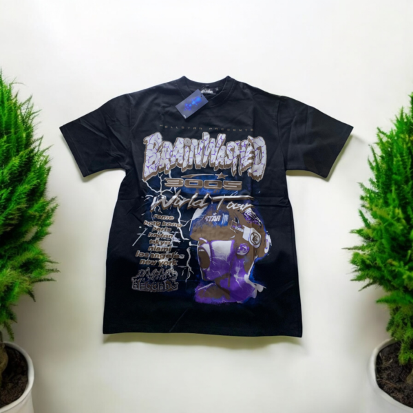 T-shirt "Brainwashed 3005 World Tour" – Style Futuriste et Urbain – Image 2
